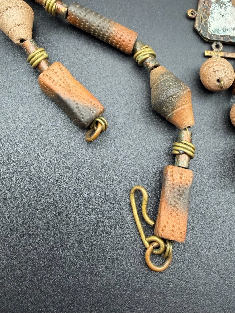 Vintage Casa Maya Mexico mixed-metal carved clay pendant necklace #B82 - Picture 6 of 13